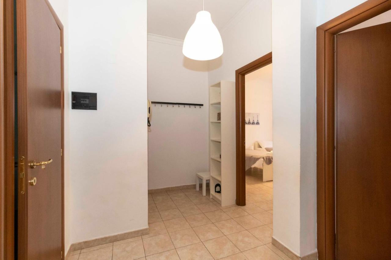 Apartament Rivoli Subway Roomy Flat *